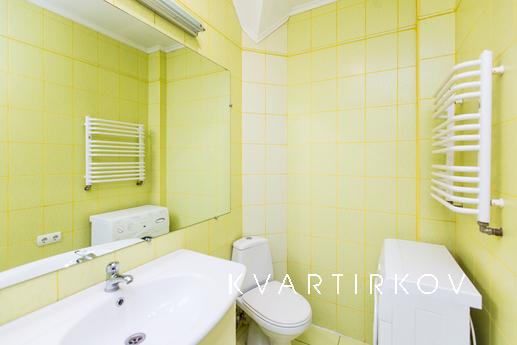 Beautiful 2 bedroom apartment in Lviv, Lviv - apartment by the day