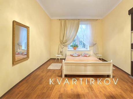 Luxurious 3 bedroom apartment, Lviv - apartment by the day