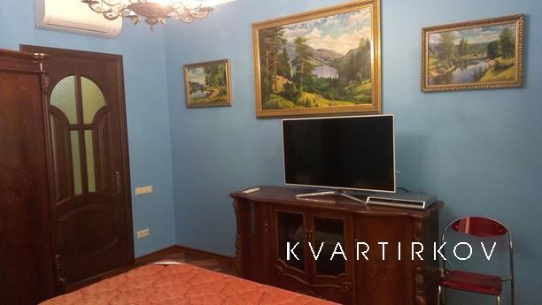 VIP apartment near the sea (2nd jewel), Odessa - apartment by the day