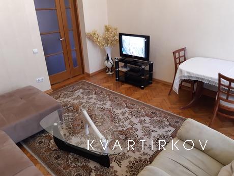 Excellent 2-room apartment in the very center of the city. 2