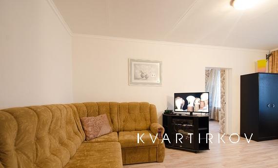 В двухкомнатной квартире гораздо проще можно выдержать два р