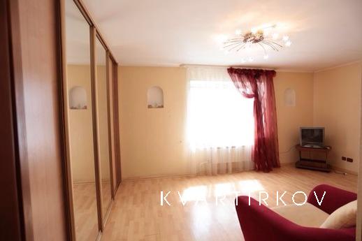Spacious 1 bedroom apartment, Tyumen - apartment by the day