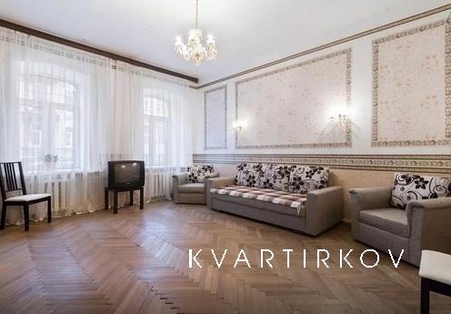 2 bedroom apartment near the metro, Saint Petersburg - apartment by the day