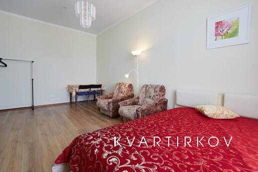 Spacious 2-bedroom in the metro, Санкт-Петербург - квартира подобово