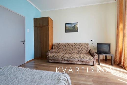 Spacious 2-bedroom in the metro, Санкт-Петербург - квартира подобово