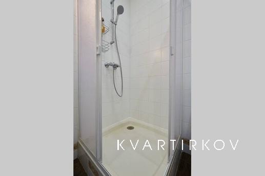 Spacious 2-bedroom in the metro, Санкт-Петербург - квартира подобово