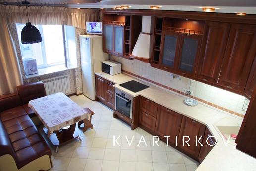 Infrastructure: Convenient transportation, non-stop grocery 