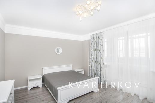 Rent three-room apartment of premium-class in the city cente