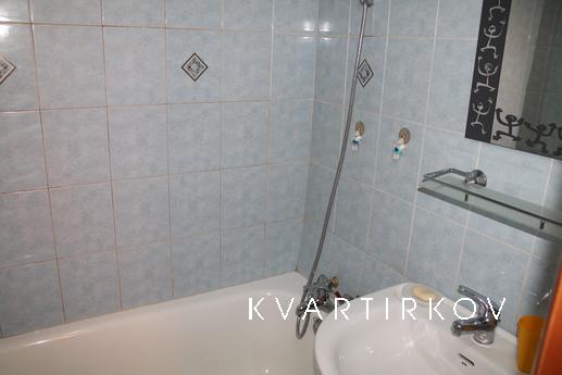 Двухкомнатная квартира в центре, Тюмень - квартира посуточно