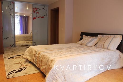 Two-bedroom apartments in the center, Tyumen - apartment by the day