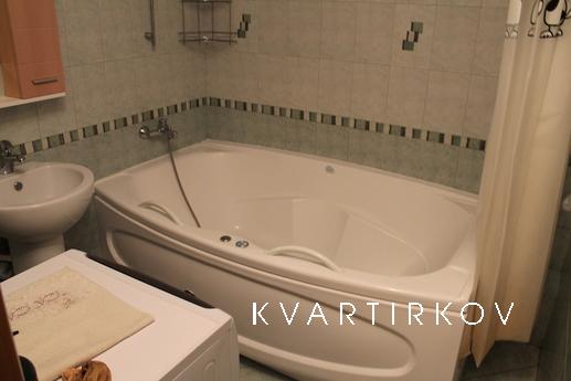 Two-bedroom apartments in the center, Tyumen - apartment by the day