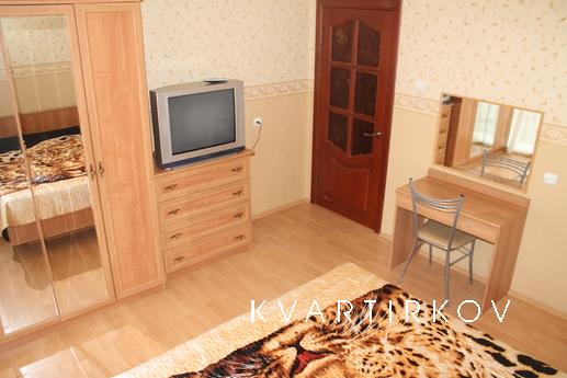 Двухкомнатная квартира в центре, Тюмень - квартира посуточно