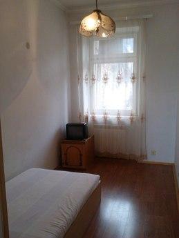 2 bedroom apartment in Chernivtsi, Chernivtsi - apartment by the day