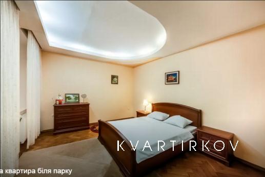 Spacious 3 bedroom apartment, Lviv - apartment by the day