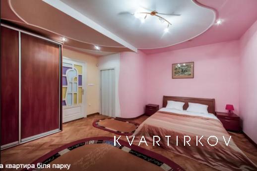 Spacious 3 bedroom apartment, Lviv - apartment by the day