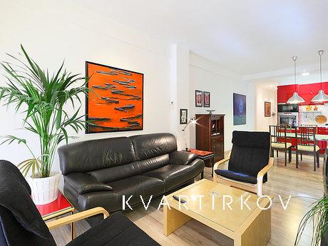 Сдаётся шикарная квартира в двух минутах пешком от метро Дин