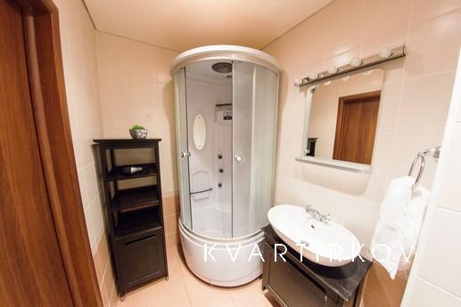 Трехкомнатная квартира,  ул. Ленина 162, Уфа - квартира посуточно