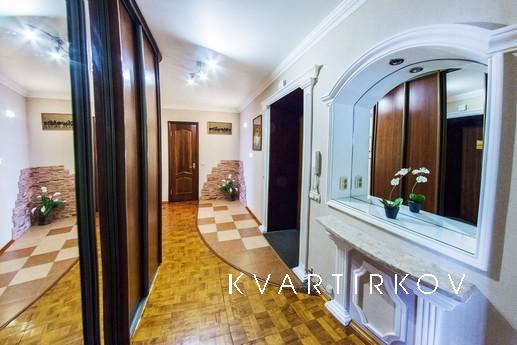 Двухкомнатная квартира,  пр. Октября 84, Уфа - квартира посуточно