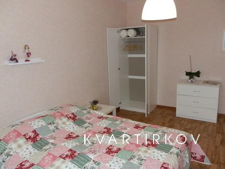 ПОСУТОЧНО- НОВАЯ, ОТРЕМОНТИРОВАННАЯ 2х КОМН. КВ. ПО ЦЕНЕ 1 К