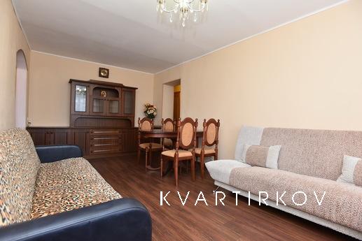 Трехкомнатная квартира рядом КРК Уралец, Екатеринбург - квартира посуточно