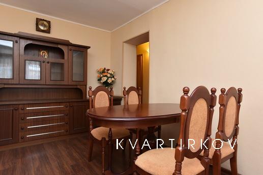 Трехкомнатная квартира рядом КРК Уралец, Екатеринбург - квартира посуточно