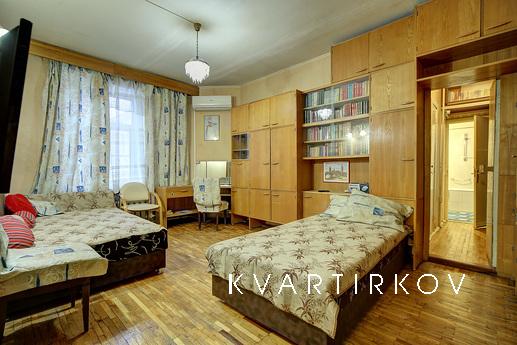 One bedroom apartment in the center of St. Petersburg! Locat