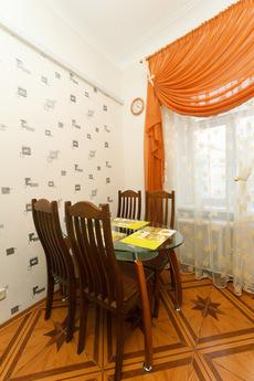 Крещатик 17, центр спальня+гостинная, Киев - квартира посуточно