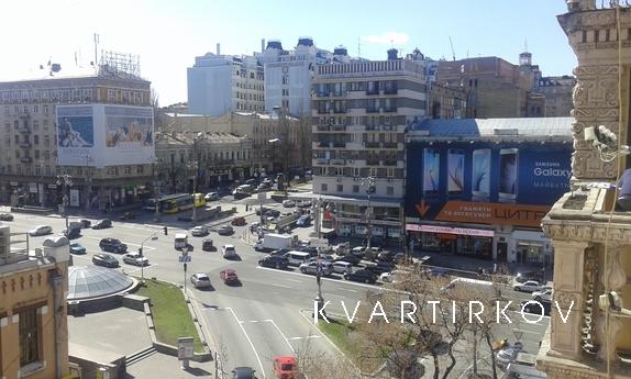 З видом на вулицю Крещатік.Центр города.Удачное розташування