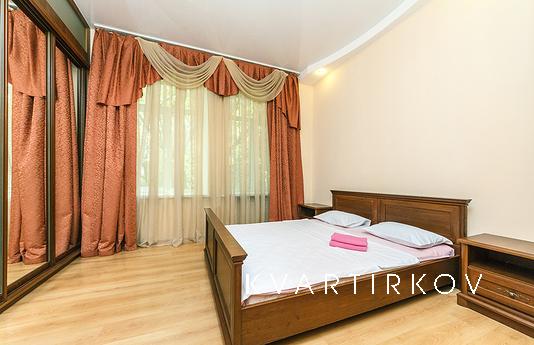 Комфортная 3-х комнатная квартира в двух шагах от  площади Н