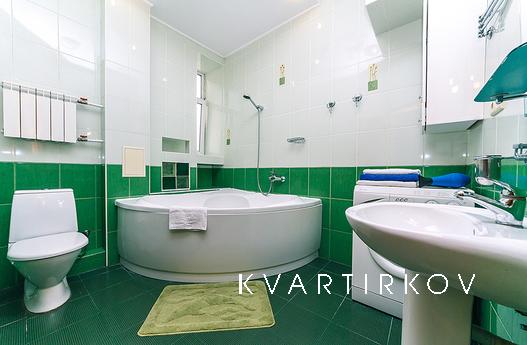 Комфортная 3 комнатная в центре города, Киев - квартира посуточно