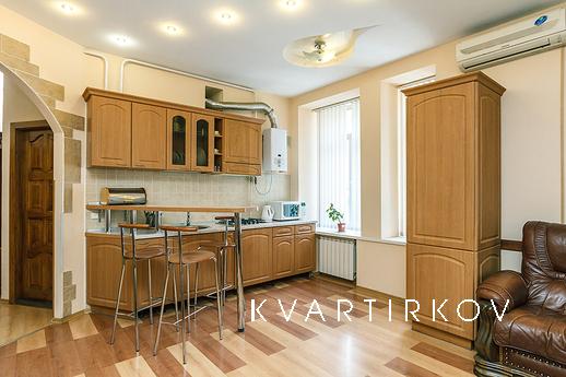 Комфортная 3 комнатная в центре города, Киев - квартира посуточно