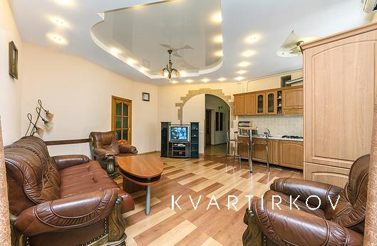 Комфортная 3 комнатная в центре города, Киев - квартира посуточно