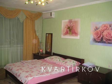 1 bedroom metro Livoberezhna, Kyiv - apartment by the day