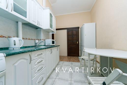 Квартира в центрі Кіева 3 кімнатна, Київ - квартира подобово