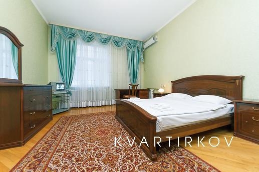 Квартира в центрі Кіева 3 кімнатна, Київ - квартира подобово