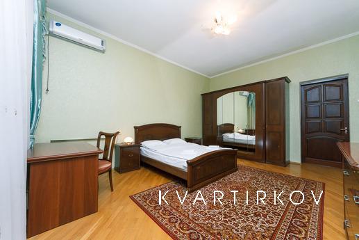 Квартира в центрі Кіева 3 кімнатна, Київ - квартира подобово