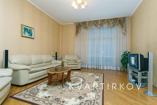 Квартира в центрі Кіева 3 кімнатна, Київ - квартира подобово