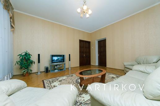 Квартира в центрі Кіева 3 кімнатна, Київ - квартира подобово