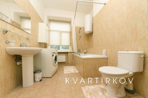 3 bedroom in the center of Kiev, Kyiv - apartment by the day