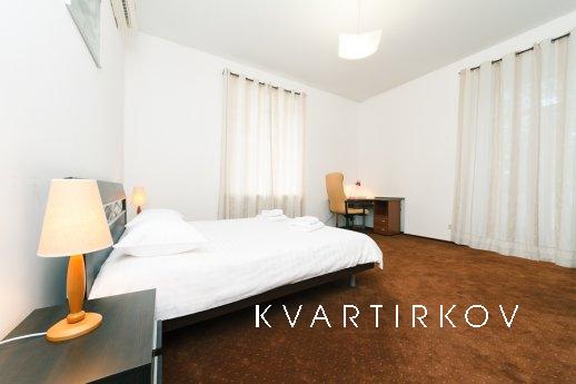 3 bedroom in the center of Kiev, Kyiv - apartment by the day