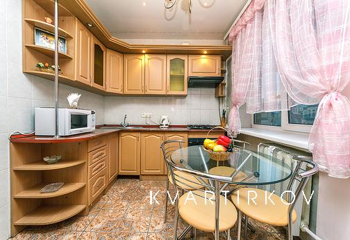 3 кімнатна квартира в центрі міста, Київ - квартира подобово
