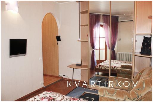 3 minutes from the metro station Vokzaln, Kyiv - apartment by the day