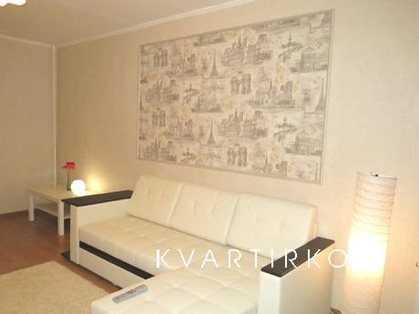 Современная,  уютная трехкомнатная квартира возле станции ме