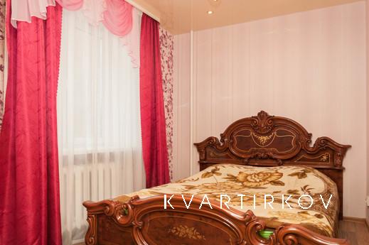 Рядом с УрФУ/УПИ, Институтом МЧС, Суворовским училищем, Киро