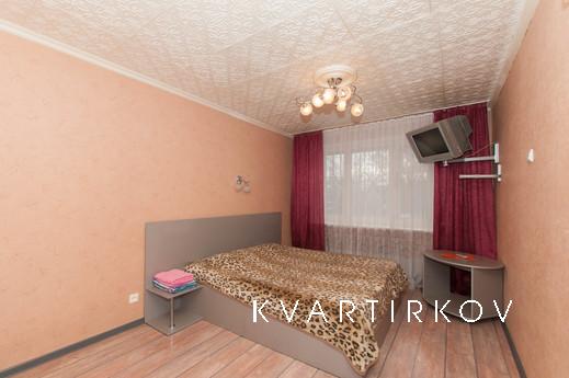 Рядом ТЮЗ, станция метро 