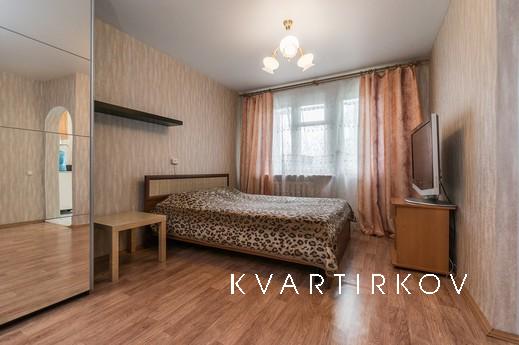 Рядом ТЮЗ, станция метро 