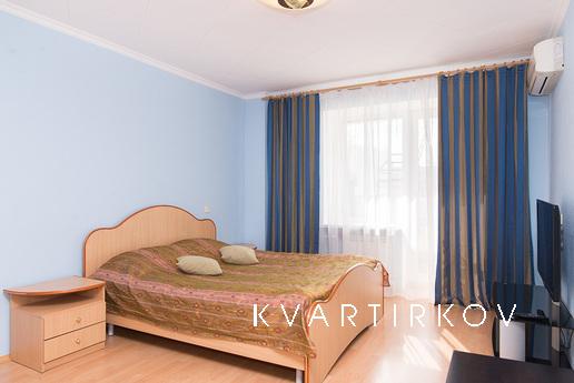 Рядом «Дом Кино», ТЦ «Антей», «Высоцкий», Зоопарк, ЦПКиО, Ци