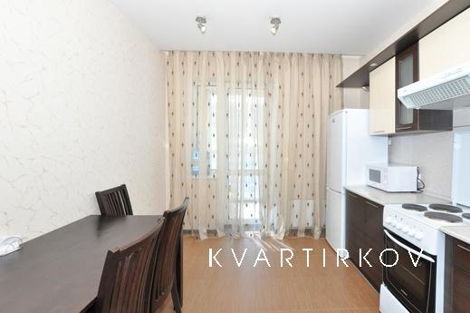 Marin Dom na Bazhova 68, Yekaterinburg - apartment by the day