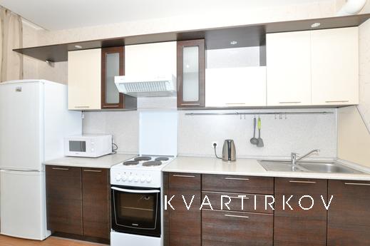 Marin Dom na Bazhova 68, Yekaterinburg - apartment by the day