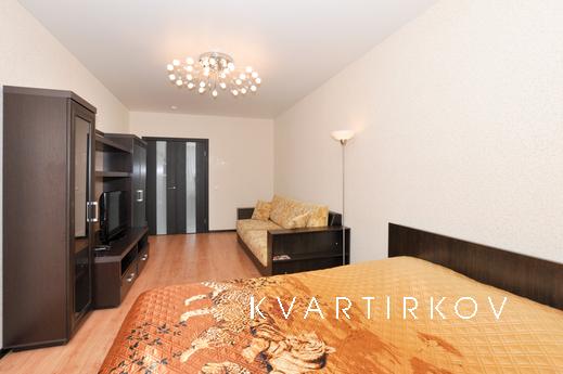 Marin Dom na Bazhova 68, Yekaterinburg - apartment by the day